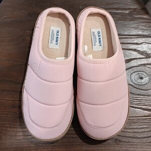 Old Navy Fleece Lined Quilted Slippers - 6